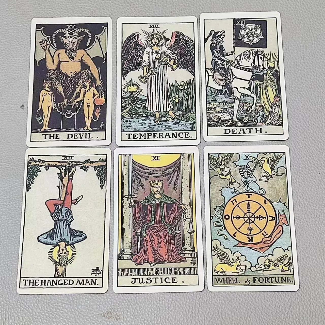 初心者向けの素敵な本が付いた古典的なタロットカード、10.3 - Tarot Cards Deck With Guidebook のレビューと価格