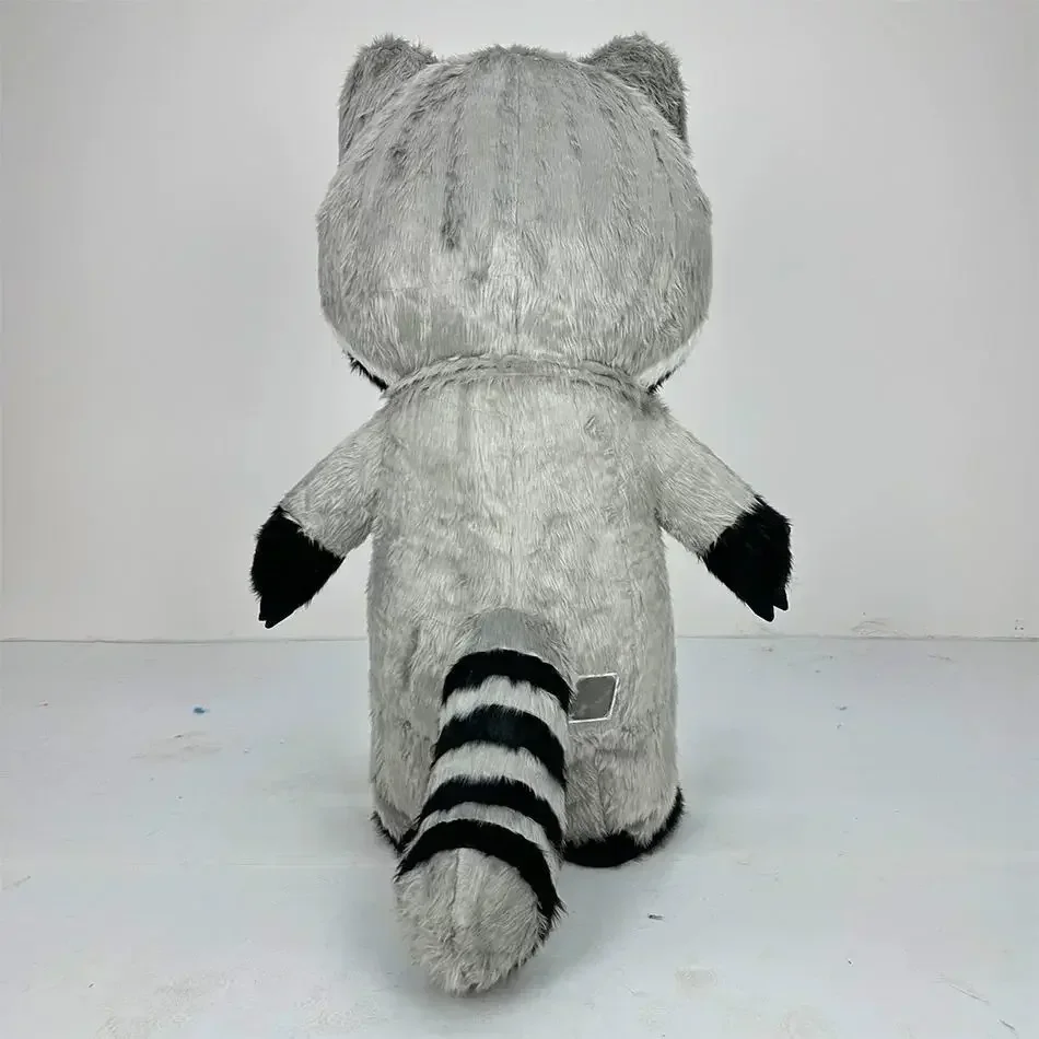 グレーのふわふわ素材で作られた、空気で膨らませるタイプのアラ - Dolls のレビューと価格